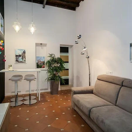 玛伽那套房公寓 *