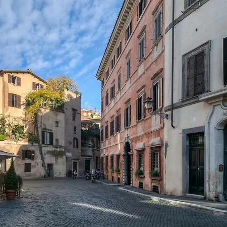 玛伽那套房公寓 *