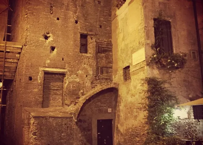 玛伽那套房公寓 *